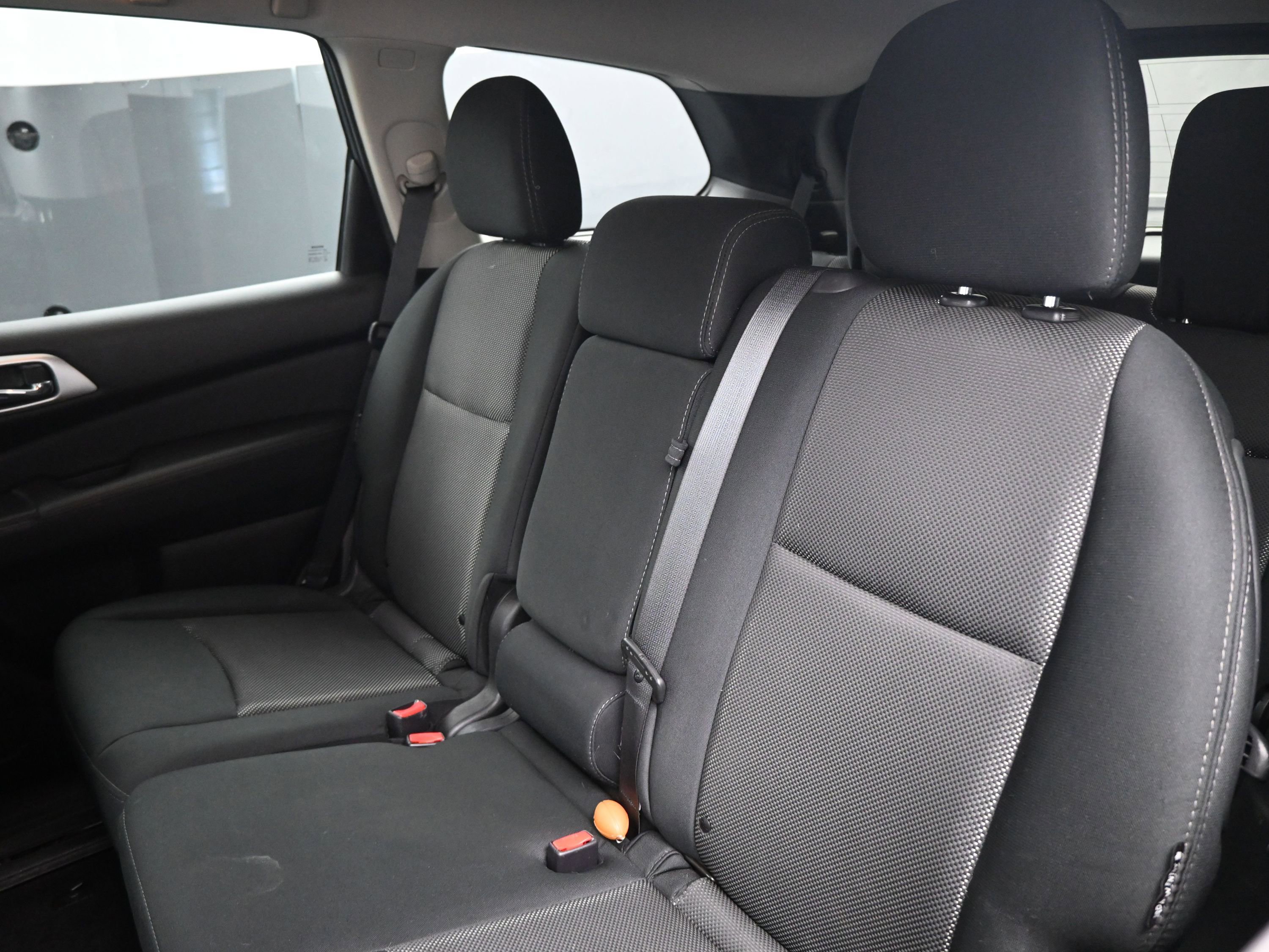 Used 2020 Nissan Pathfinder S image 18