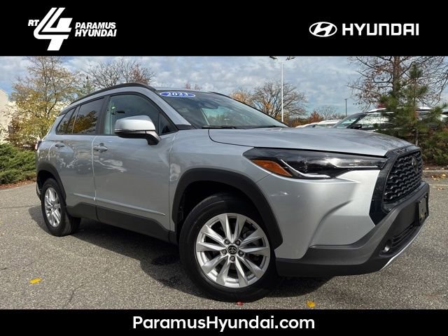 Used 2023 Toyota Corolla Cross LE image 1