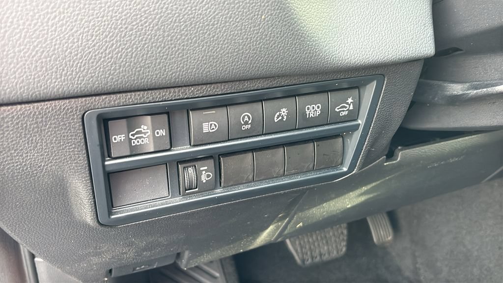 Used 2025 Toyota Tundra Limited AWD/4WD image 11