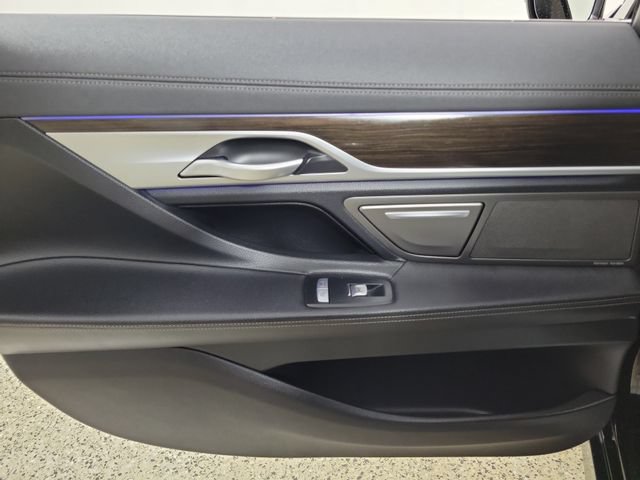 Used 2021 BMW 740i RWD image 14