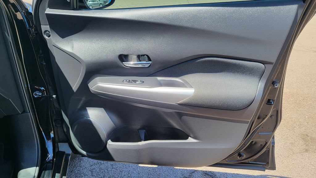 Used 2019 Nissan Kicks SV FWD image 17