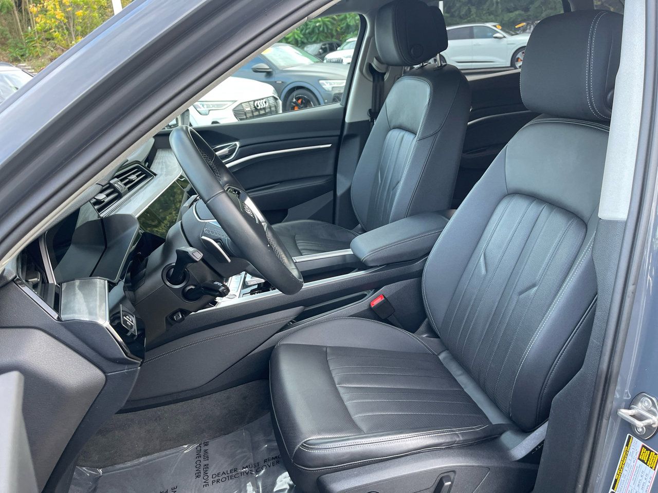 Used 2024 Audi Q8 e-tron Premium Plus w/ Premium Plus Package image 37