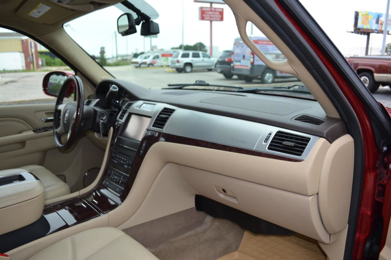 Used 2014 Cadillac Escalade Premium AWD/4WD image 33