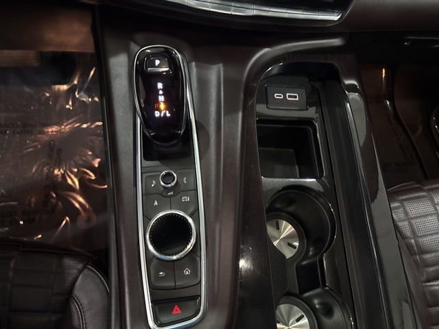 Used 2022 Cadillac Escalade ESV Premium Luxury Platinum image 17