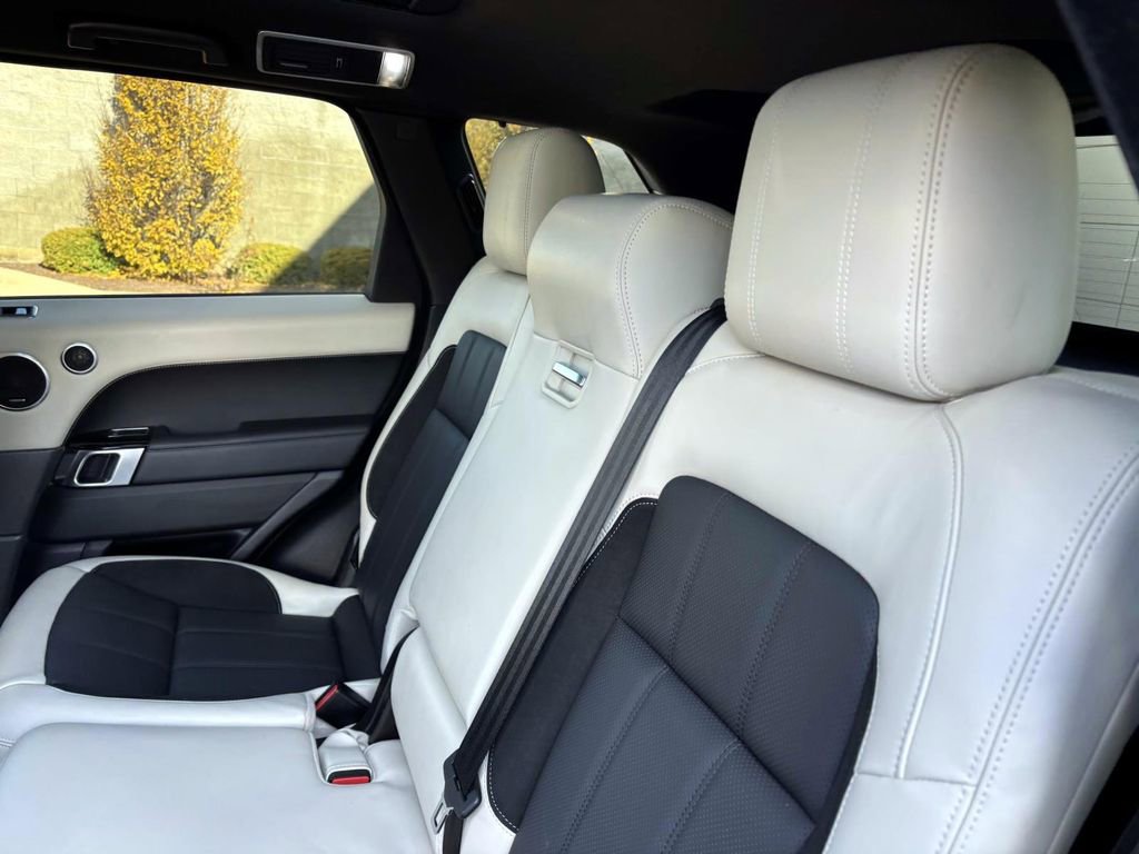 Used 2020 Land Rover Range Rover Sport HST image 21