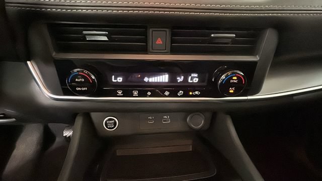 Used 2023 Nissan Rogue SV AWD/4WD image 22