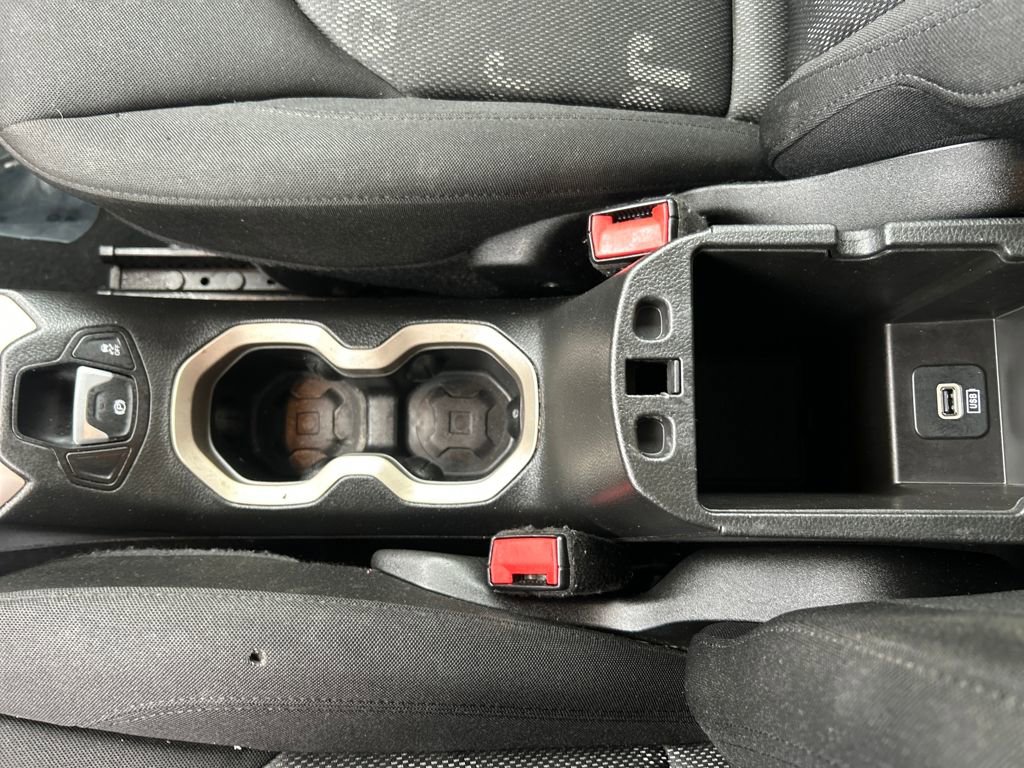 Used 2016 Jeep Renegade Latitude w/ Popular Equipment Group image 26