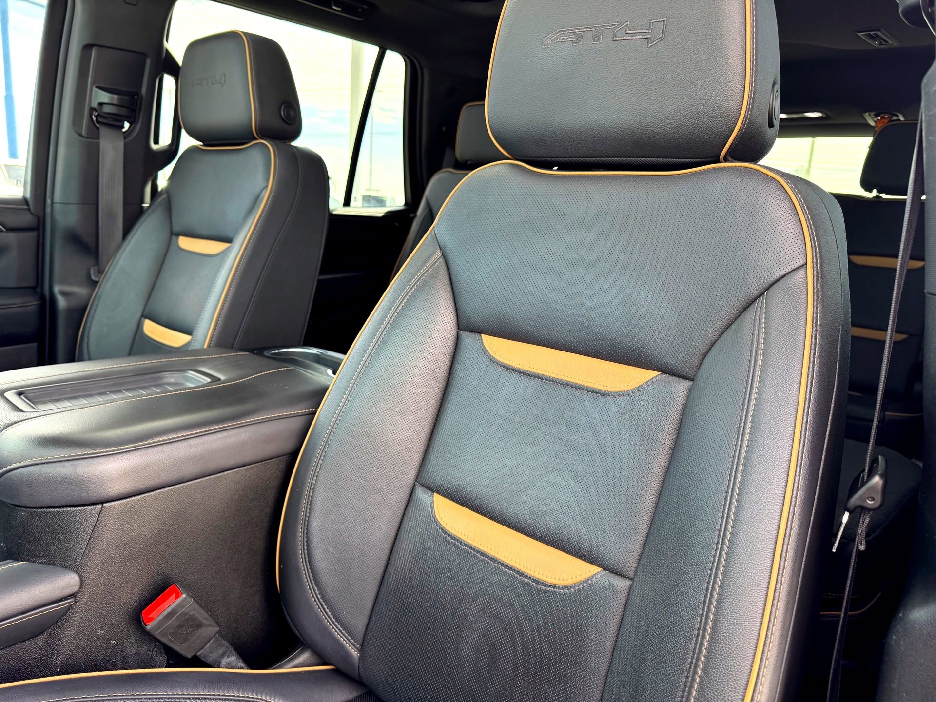 Used 2023 GMC Yukon AT4 w/ Technology Package image 13