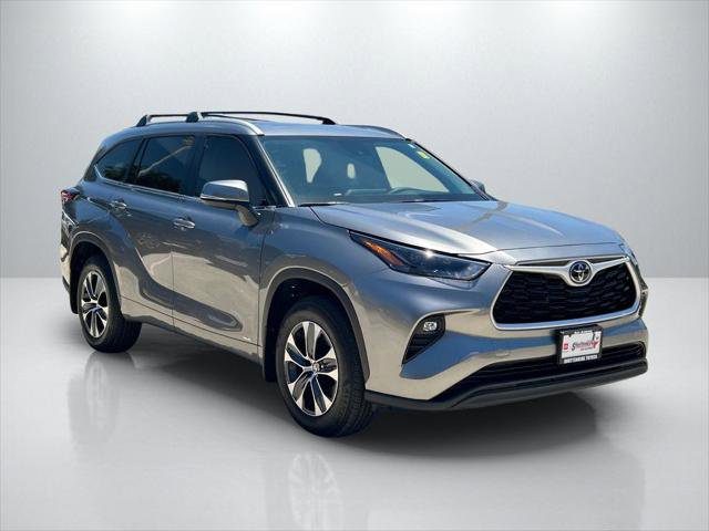 Certified 2026 Toyota Highlander XLE AWD/4WD image 3