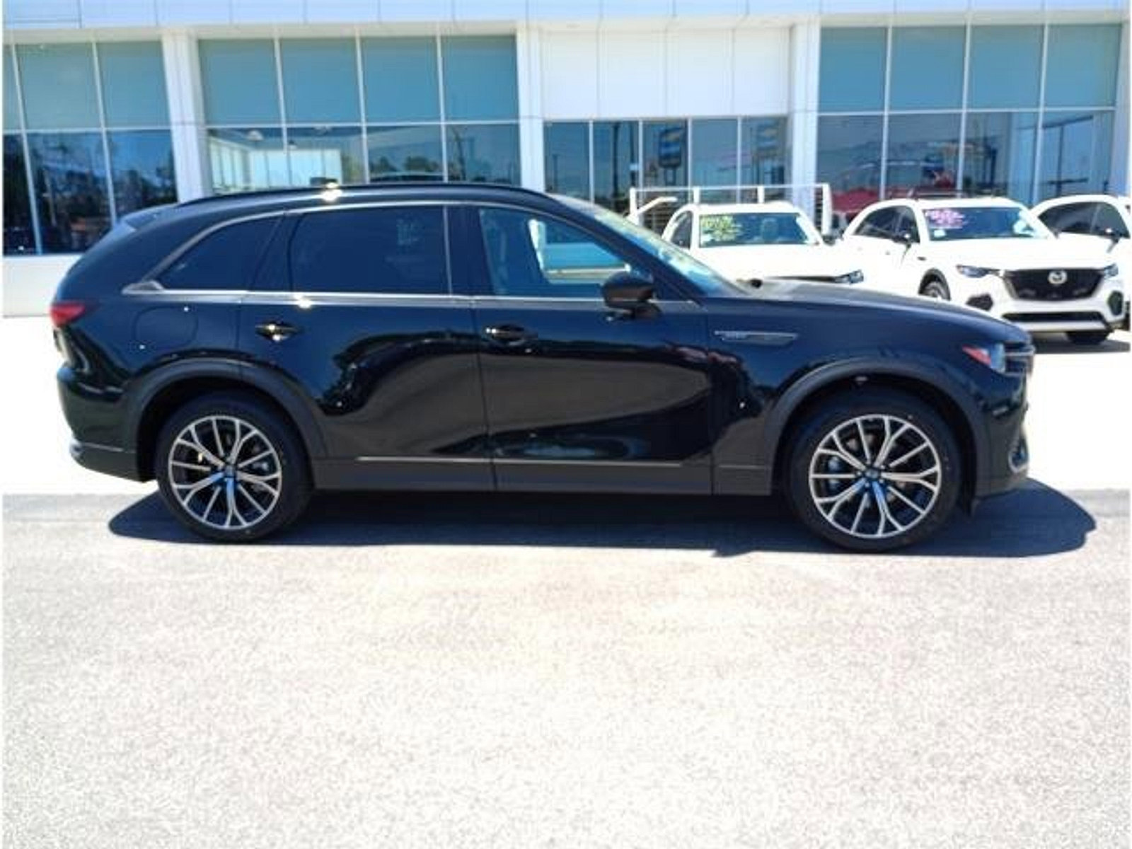 Certified 2025 MAZDA CX-70 Plug-In Hybrid w/ Premium Plus image 2