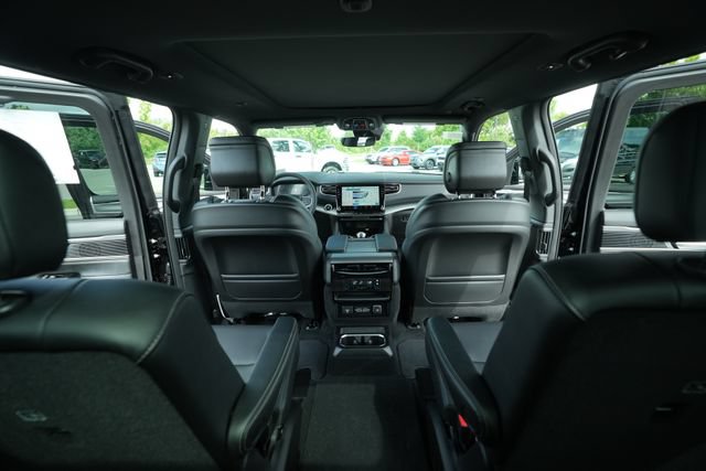 New 2026 Jeep Grand Wagoneer L Limited AWD/4WD image 24