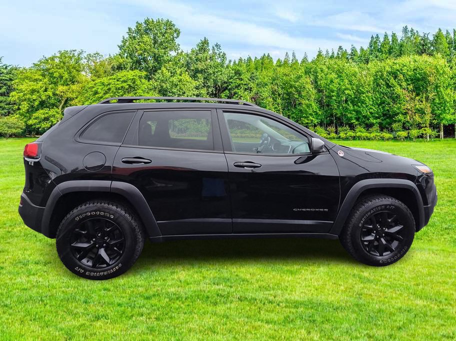 Used 2018 Jeep Cherokee Trailhawk AWD/4WD image 1