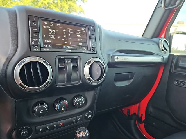 Used 2017 Jeep Wrangler Sahara w/ Dual Top Group AWD/4WD image 17