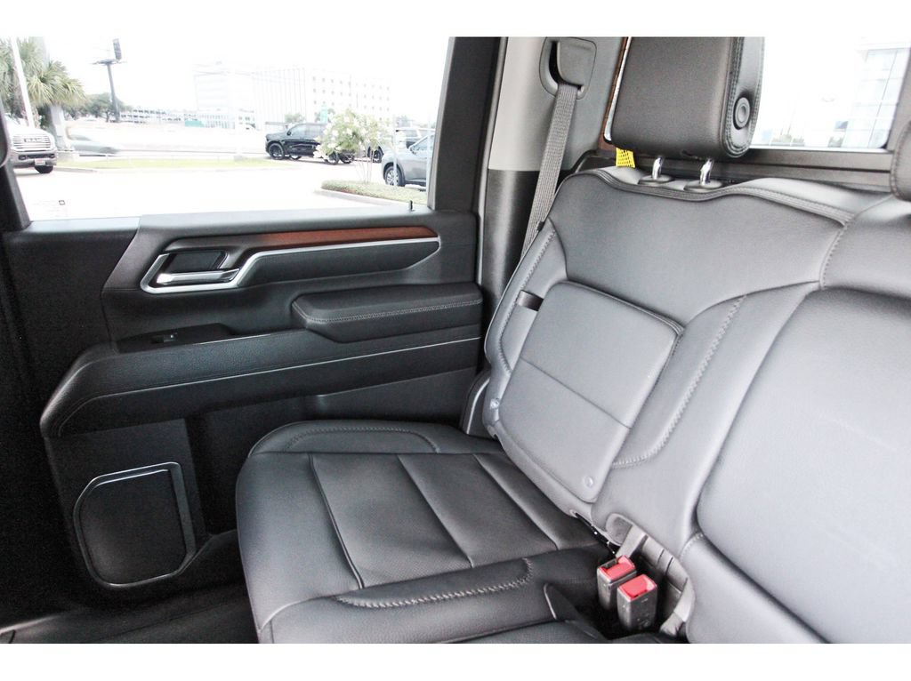 Used 2025 GMC Sierra 2500 Denali w/ Denali Reserve Package AWD/4WD image 9