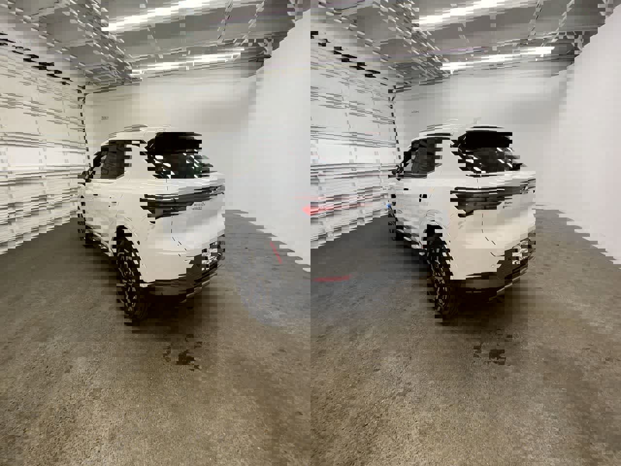 Used 2025 Chevrolet Equinox EV LT w/ Convenience Package image 4