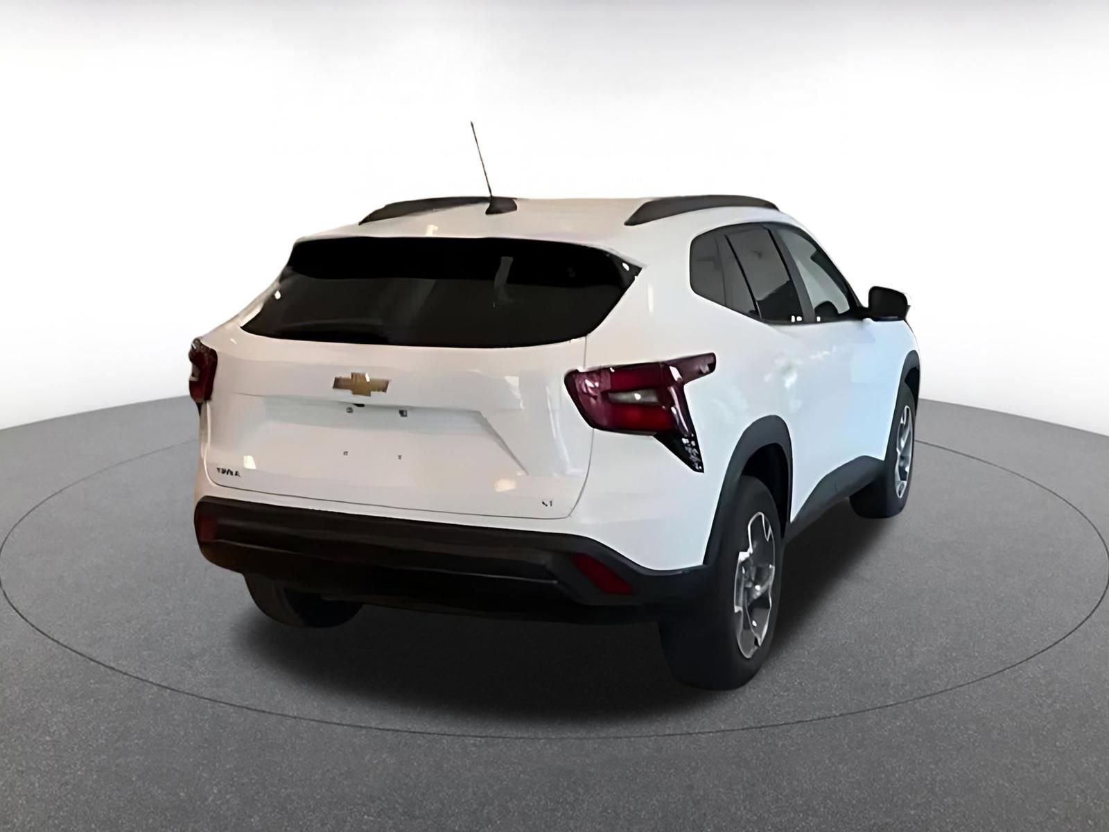 Used 2025 Chevrolet Trax LT FWD image 11