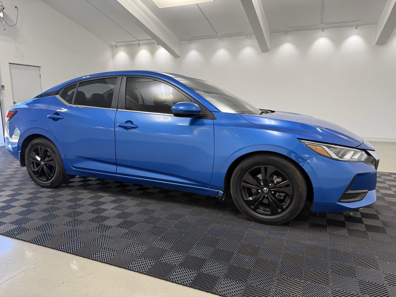 Used 2020 Nissan Sentra SV image 1