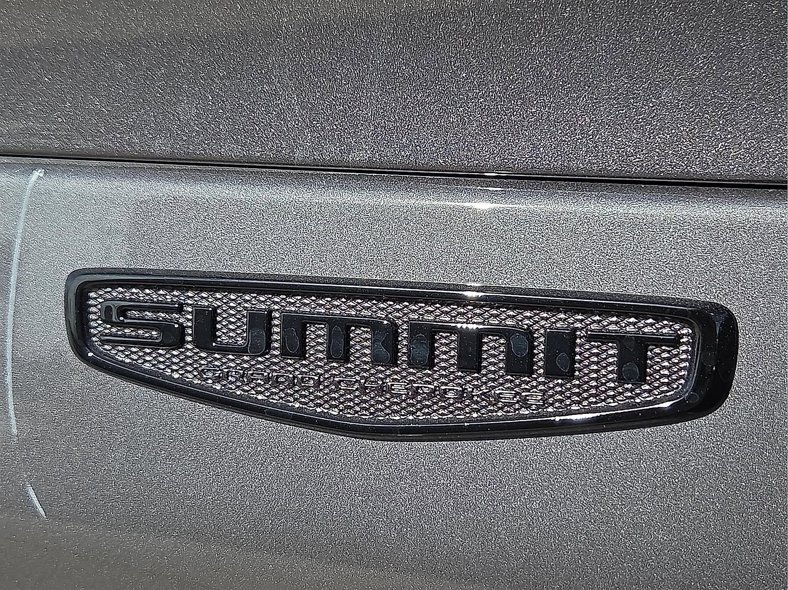 New 2026 Jeep Grand Cherokee L Summit w/ Obsidian Package image 9