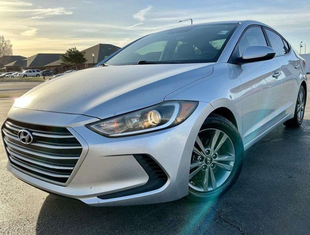 Used 2018 Hyundai Elantra SEL image 2