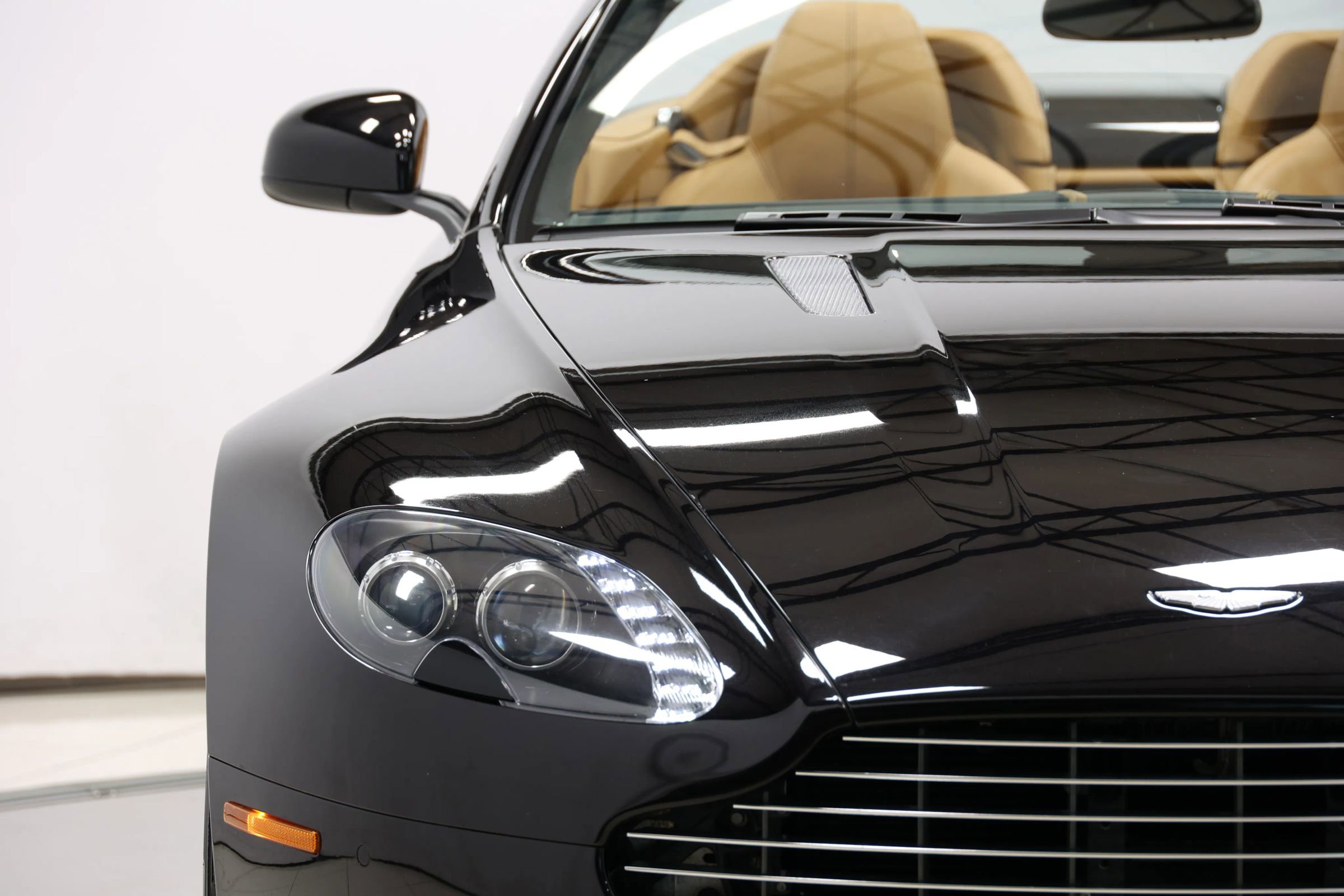 Used 2012 Aston Martin V8 Vantage Roadster image 76