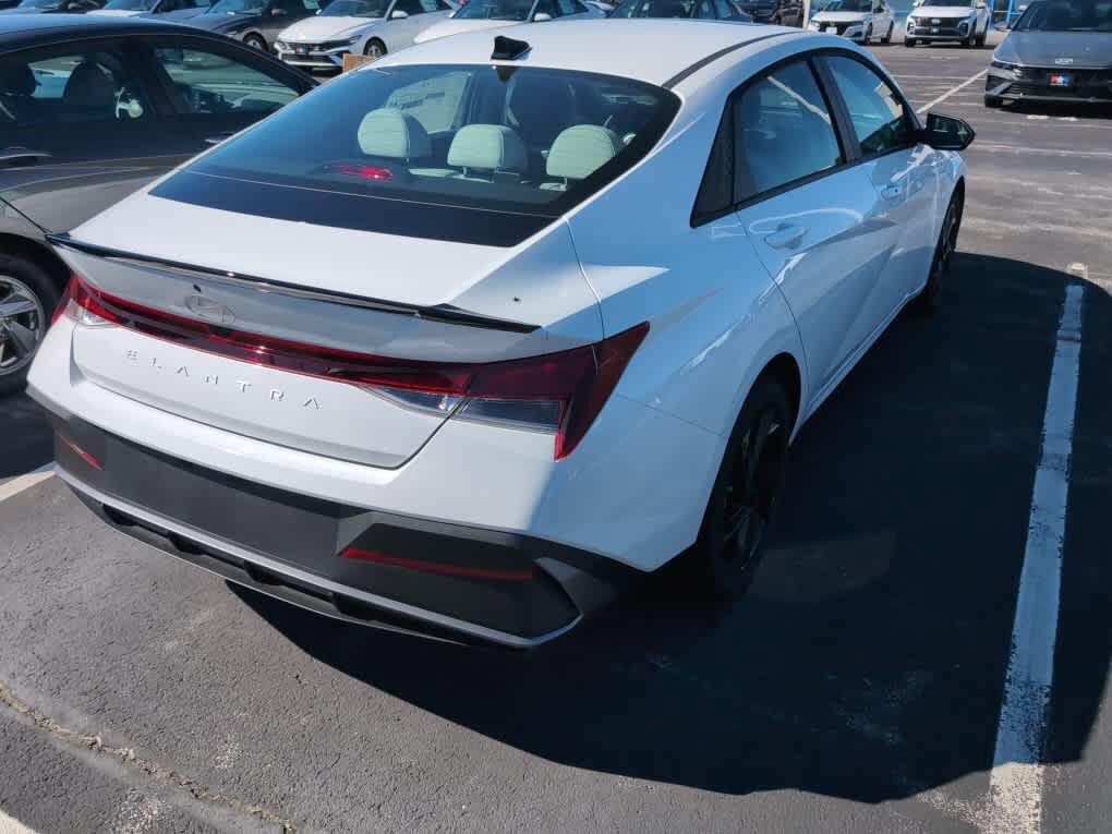 New 2026 Hyundai Elantra SEL Sport FWD image 5