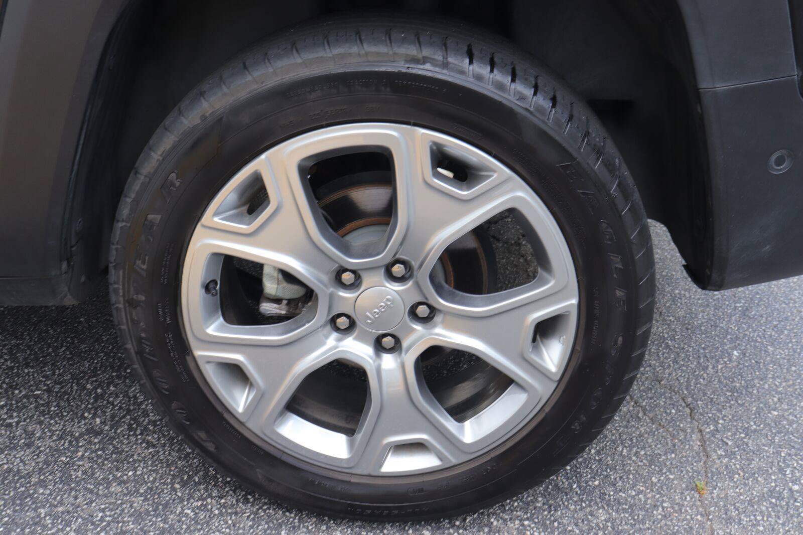 Used 2023 Jeep Renegade Limited w/ Sun/Sound Group AWD/4WD image 40