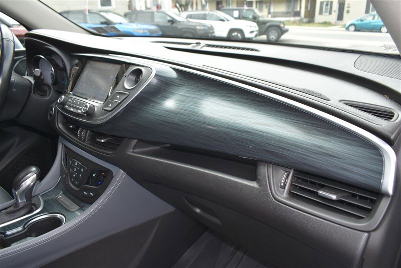 Used 2020 Buick Envision Essence image 30