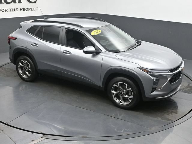Used 2025 Chevrolet Trax LT FWD image 42