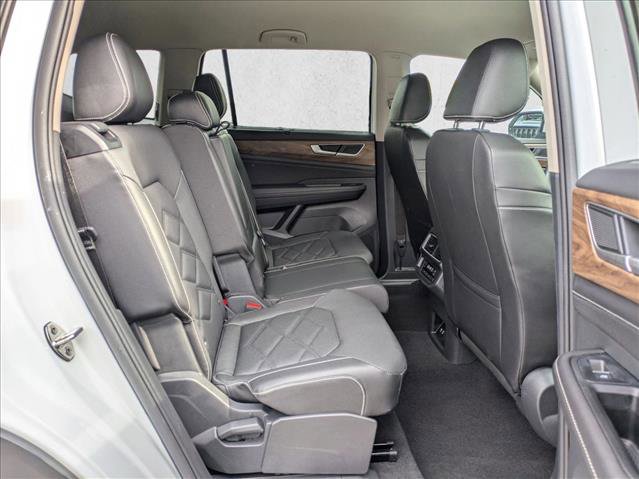 Used 2025 Volkswagen Atlas SE image 20