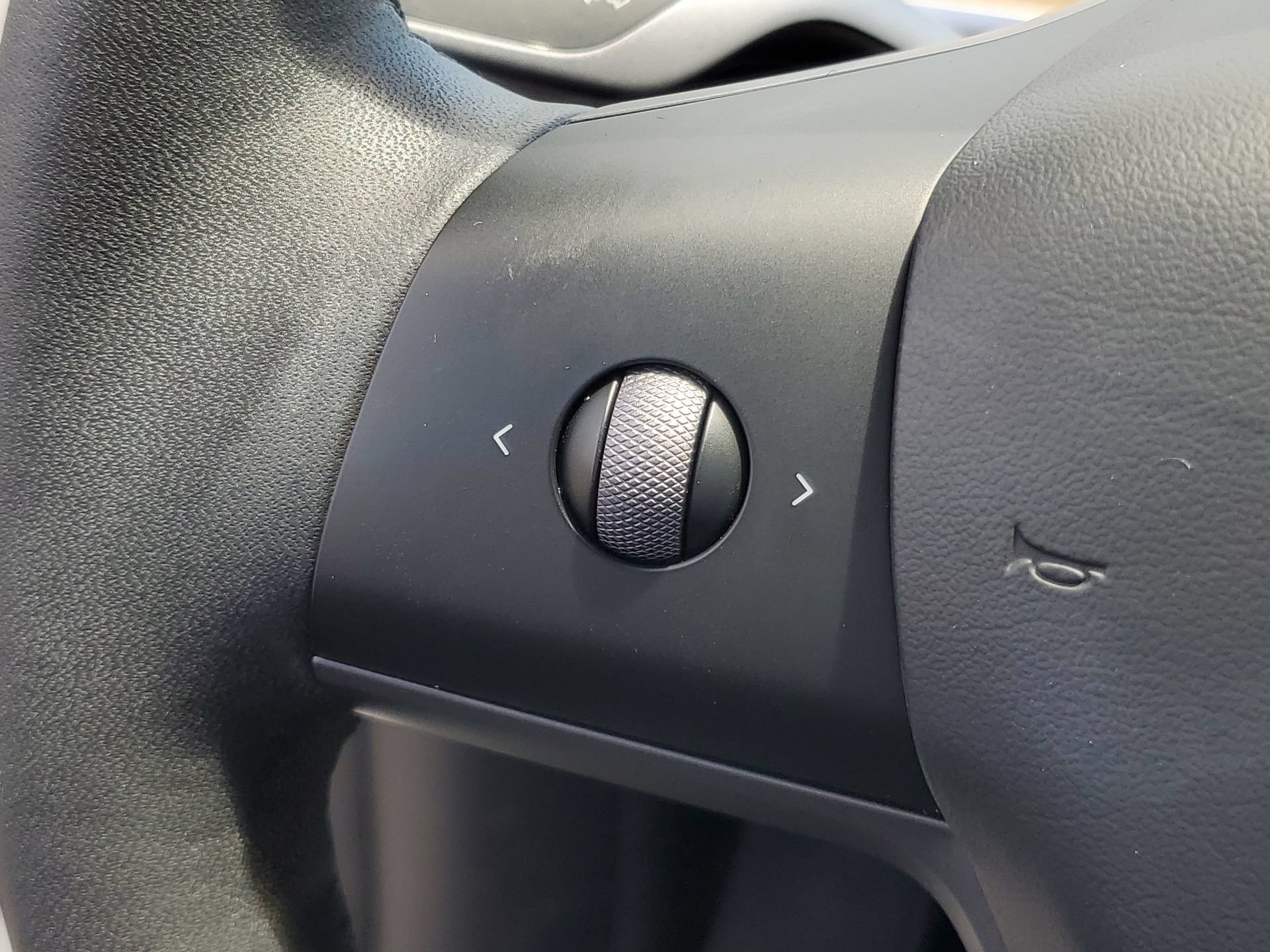 Used 2023 Tesla Model Y 2WD image 23