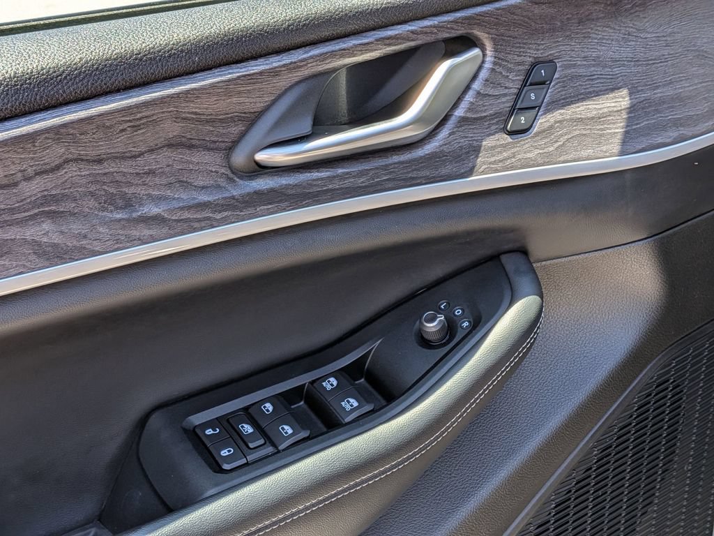 Used 2023 Jeep Grand Cherokee Limited AWD/4WD image 12
