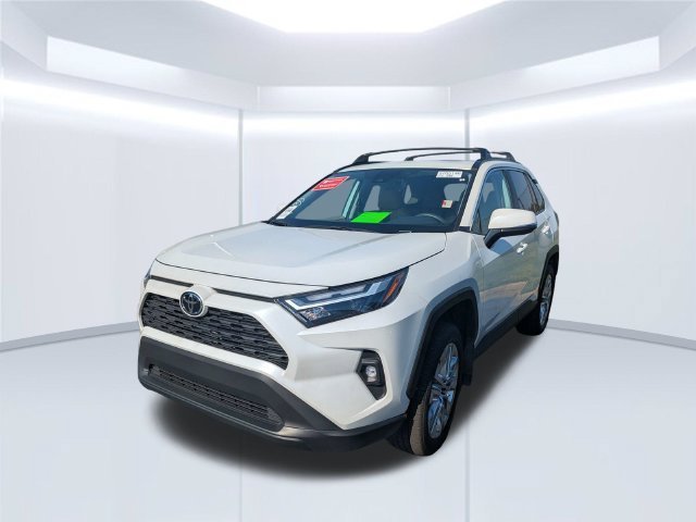 Used 2025 Toyota RAV4 XLE Premium FWD image 4