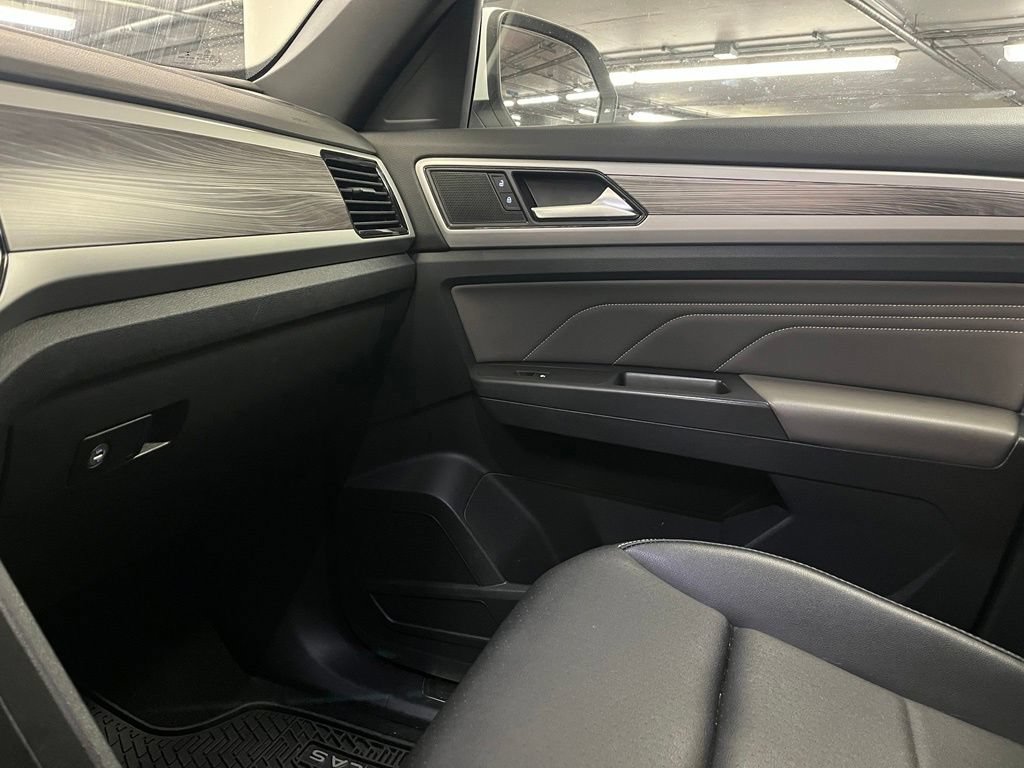 Used 2023 Volkswagen Atlas Cross Sport SE w/ Panoramic Sunroof Package AWD/4WD image 32