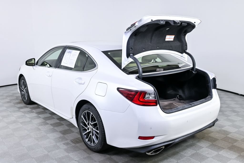 Used 2016 Lexus ES 350 w/ Luxury Package w/Wood Trim image 32