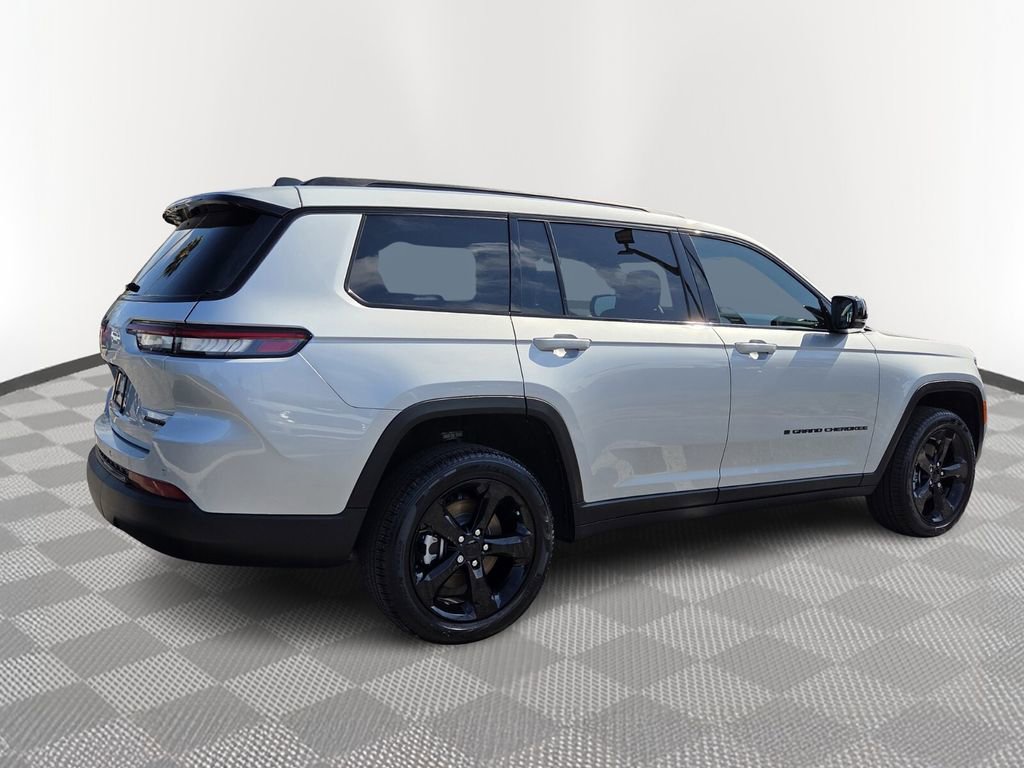 Certified 2025 Jeep Grand Cherokee L Limited w/ Black Appearance Package image 6