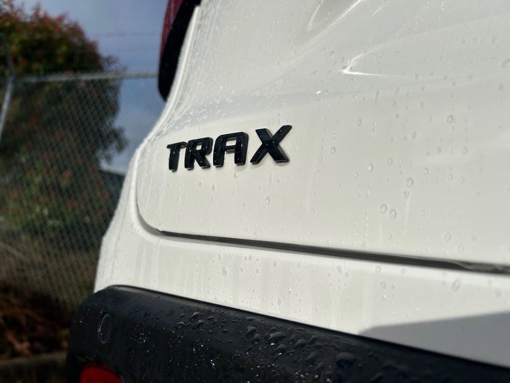 Used 2025 Chevrolet Trax RS w/ Sunroof Package FWD image 32