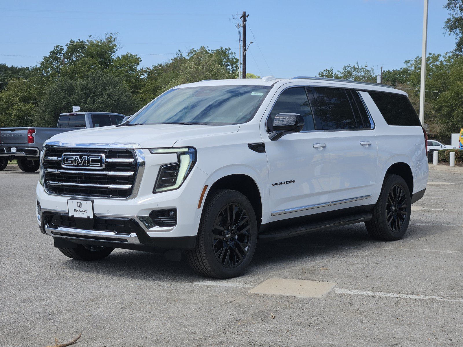 New 2026 GMC Yukon XL Elevation w/ LPO, Elevation Black Package RWD image 2