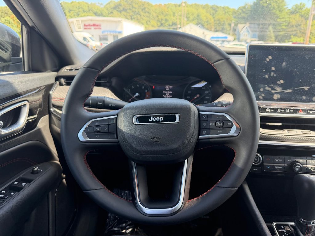 Used 2025 Jeep Compass Trailhawk AWD/4WD image 21