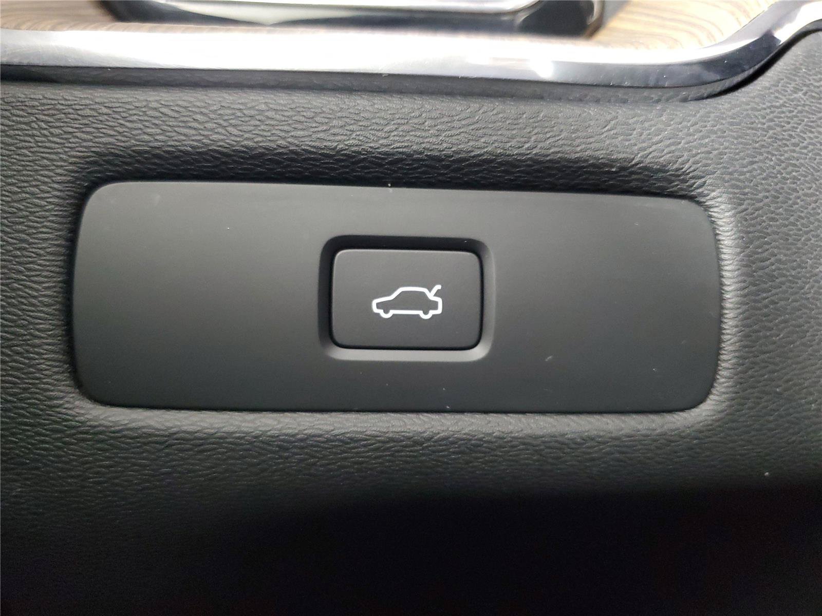 Certified 2023 Volvo XC60 B5 Plus w/ Protection Package Premier FWD image 35
