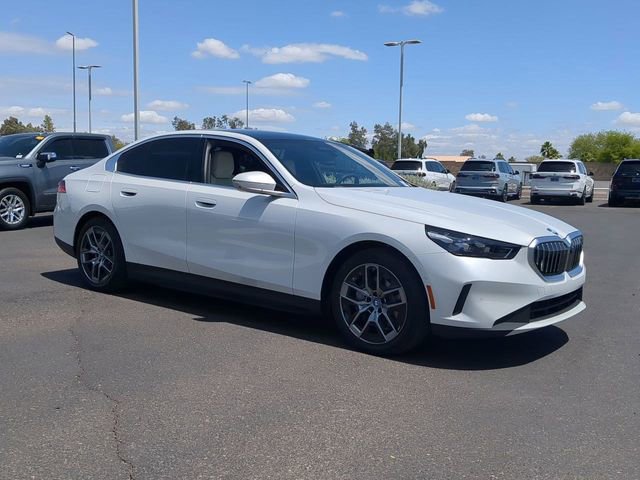 Used 2025 BMW i5 eDrive40i w/ Executive Package RWD image 4