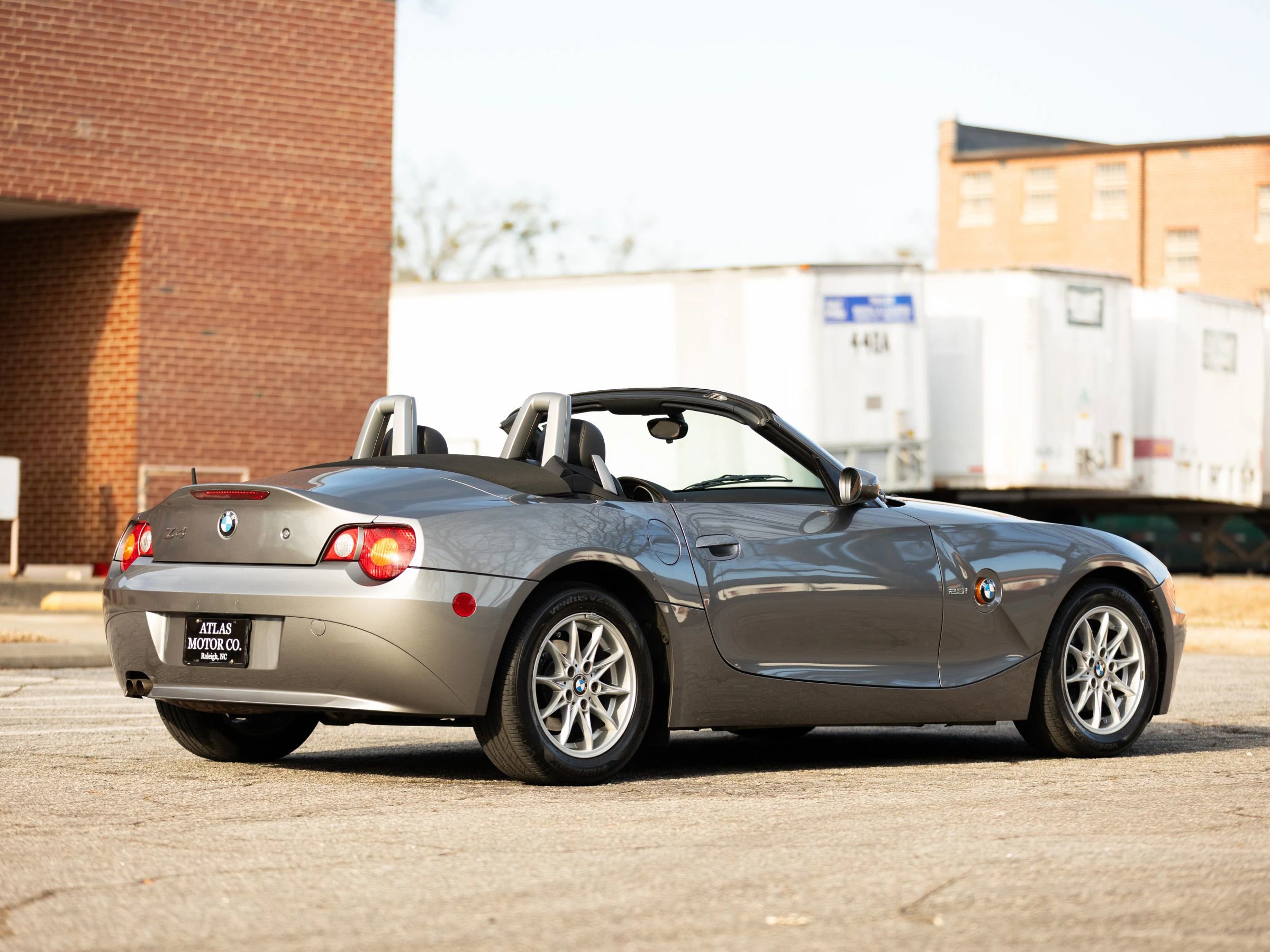 Used 2003 BMW Z4 2.5i image 8