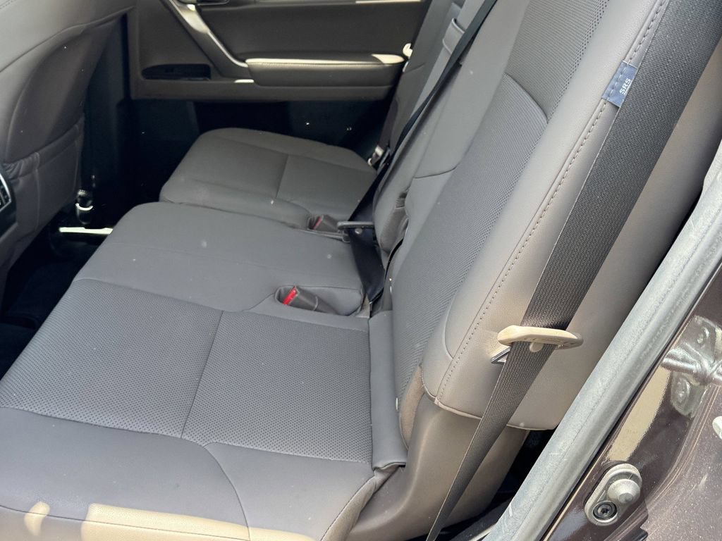 Used 2020 Lexus GX 460 Premium w/ Premium Package AWD/4WD image 11