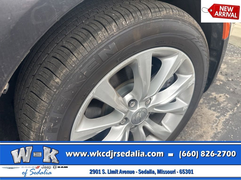 Used 2016 Chrysler 200 C w/ Navigation & Sound Group I FWD image 4