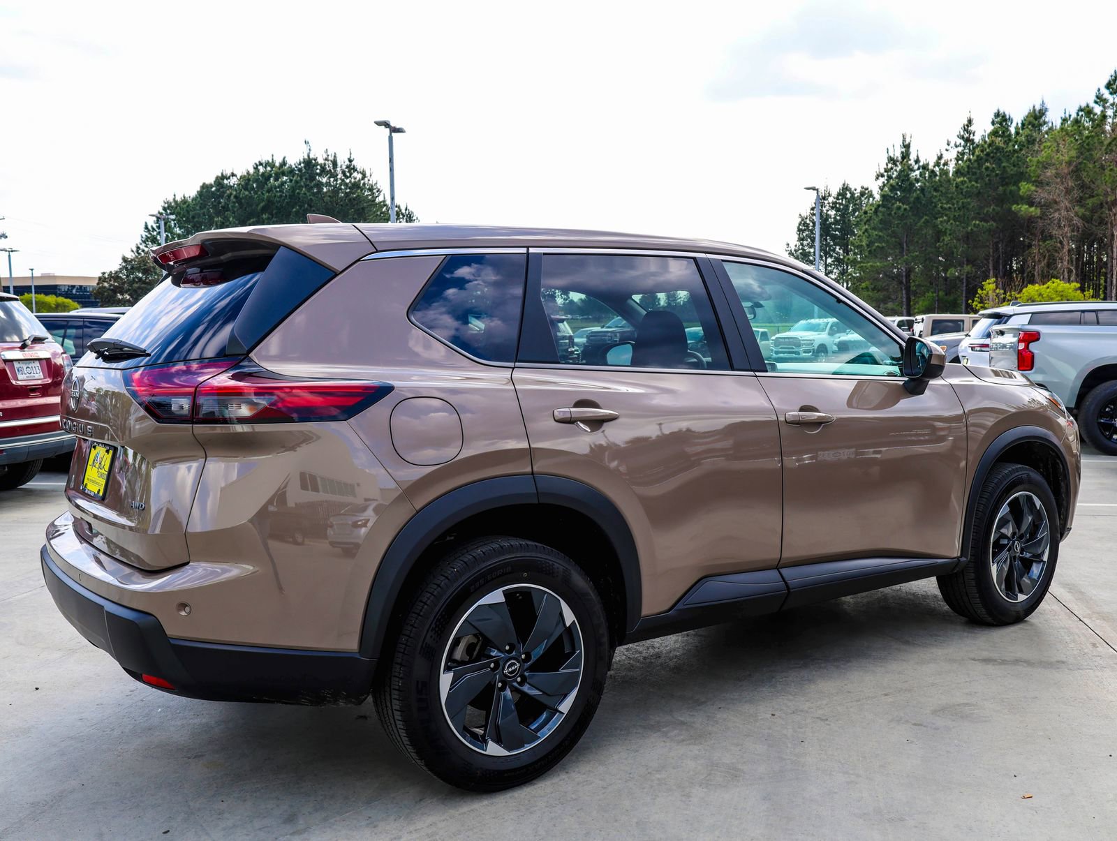 Used 2025 Nissan Rogue SV image 7