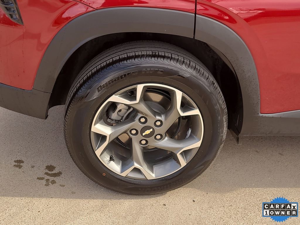 Used 2025 Chevrolet Trax LT w/ LT Convenience Package image 6