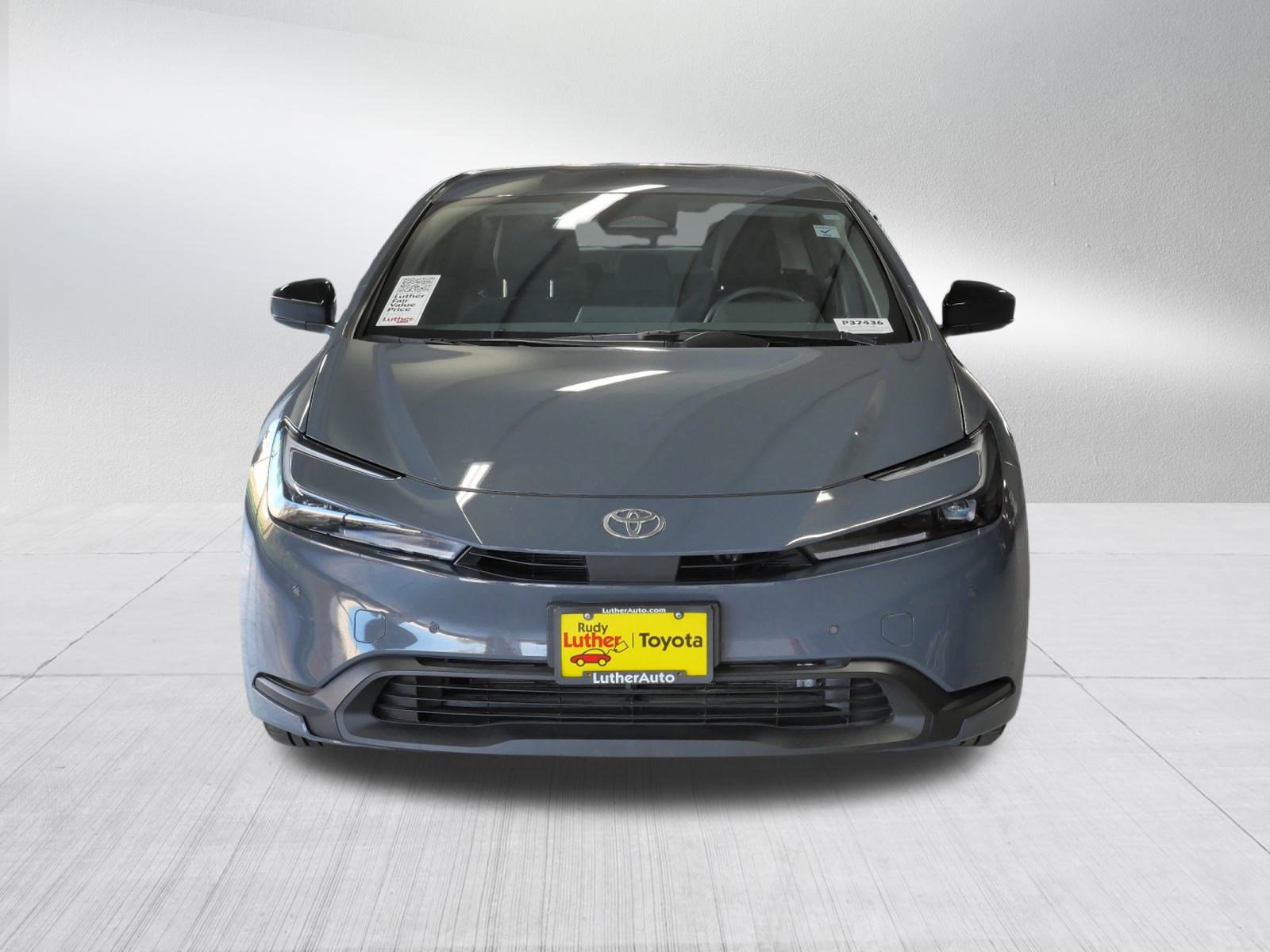 Used 2025 Toyota Prius LE video 2
