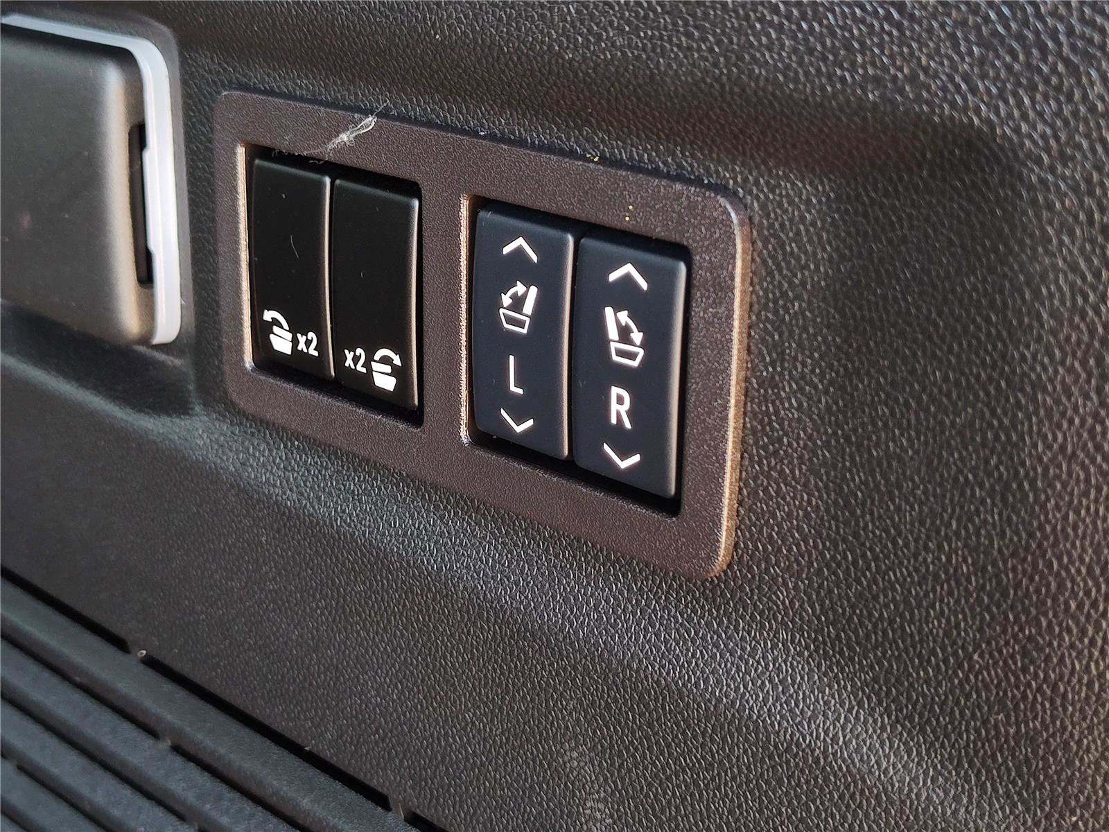 Used 2024 GMC Yukon AT4 w/ Technology Package image 8