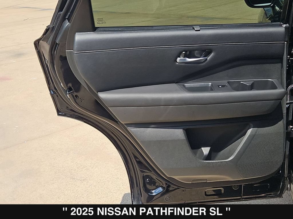 Used 2025 Nissan Pathfinder SL FWD image 18
