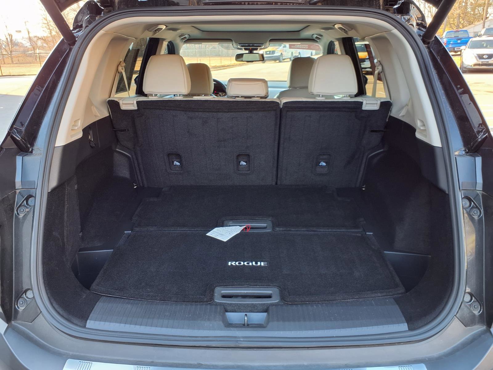 Used 2023 Nissan Rogue SL w/ SL Premium Package image 25