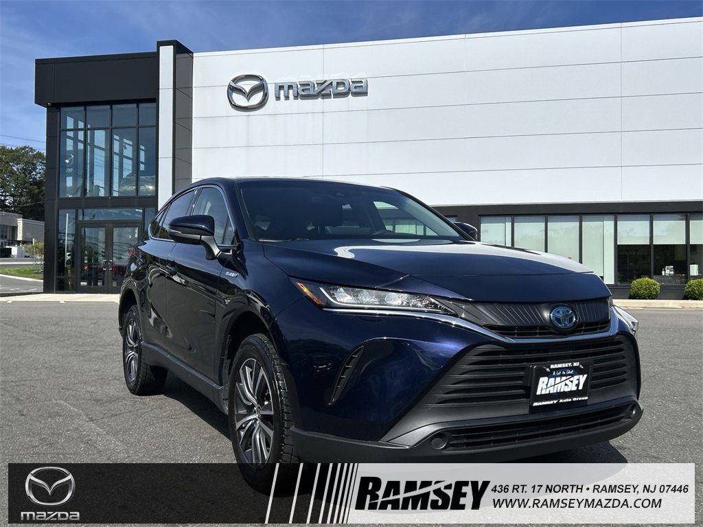 Used 2021 Toyota Venza LE image 1